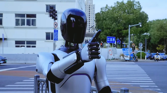 Гуманоїдний робот A2 компанії AgiBot встановив рекорд за найдовшу безперервну подорож, подолавши 106,286 км.